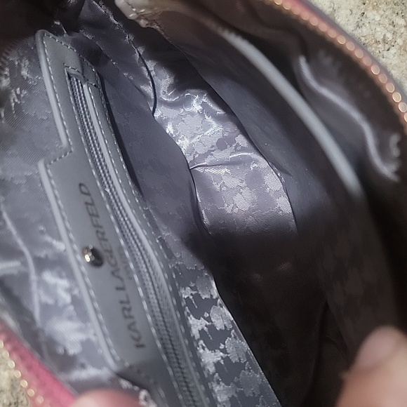 KARL LAGERFELD NWT PARIS GRAPHIC LOGO STRAP CROSSBODY BAG ROSE HEARTS - Picture 7 of 8